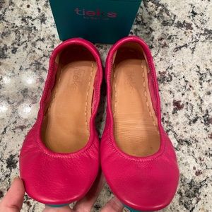 Fuchsia Tieks